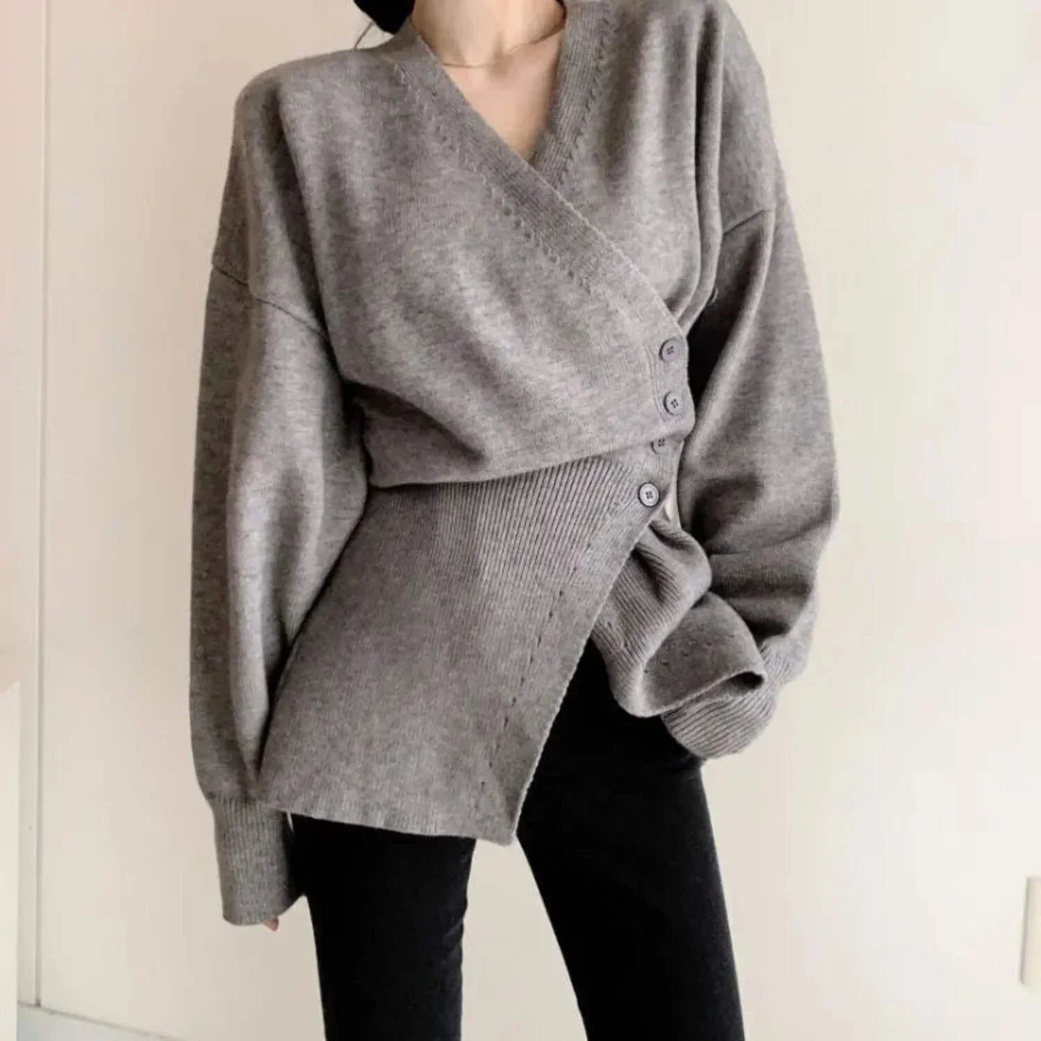 Sybil - Cardigan asymétrique à manches longues et boutons