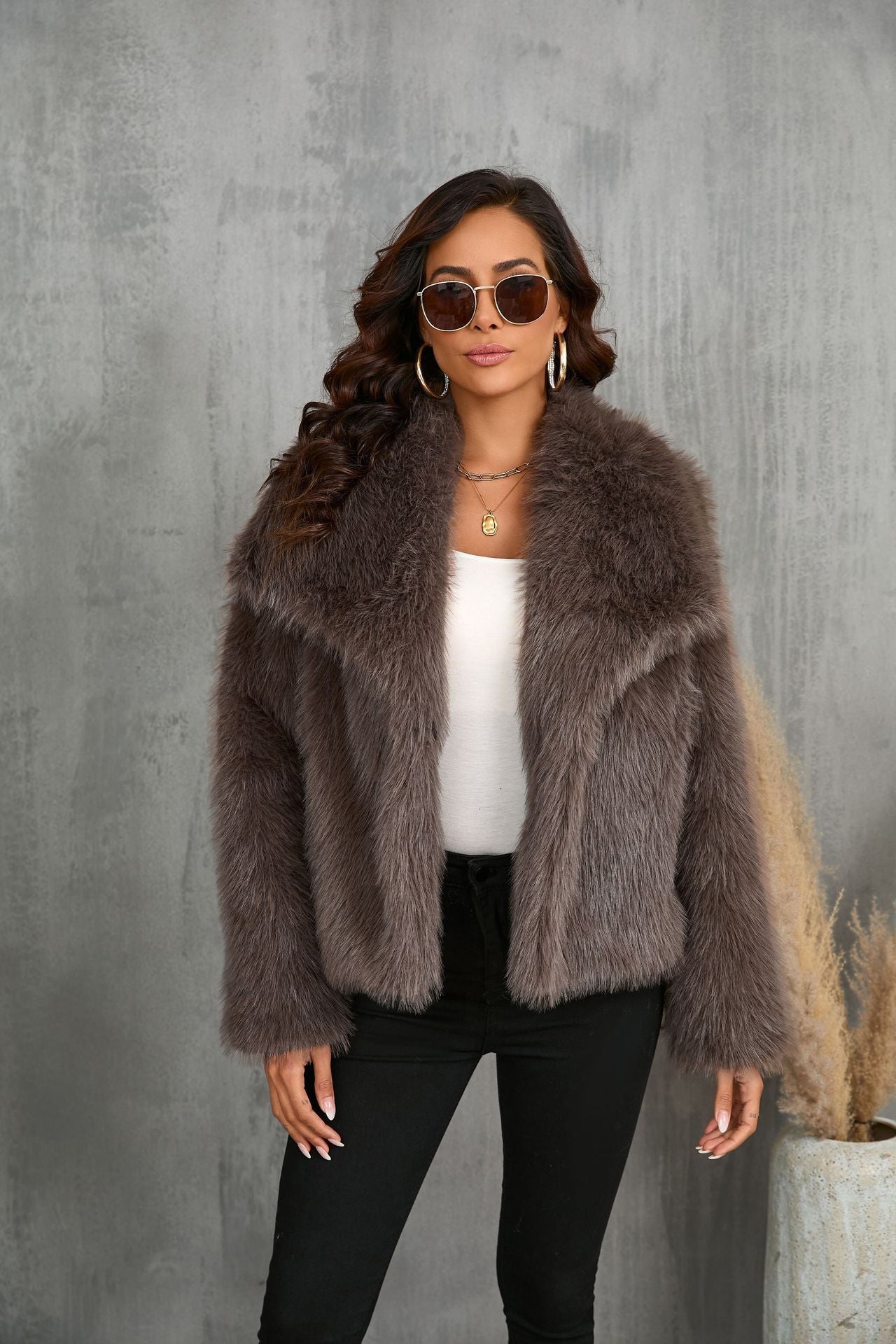 Leona - Veste en Fausse Fourrure Taupe Douillette pour Femmes