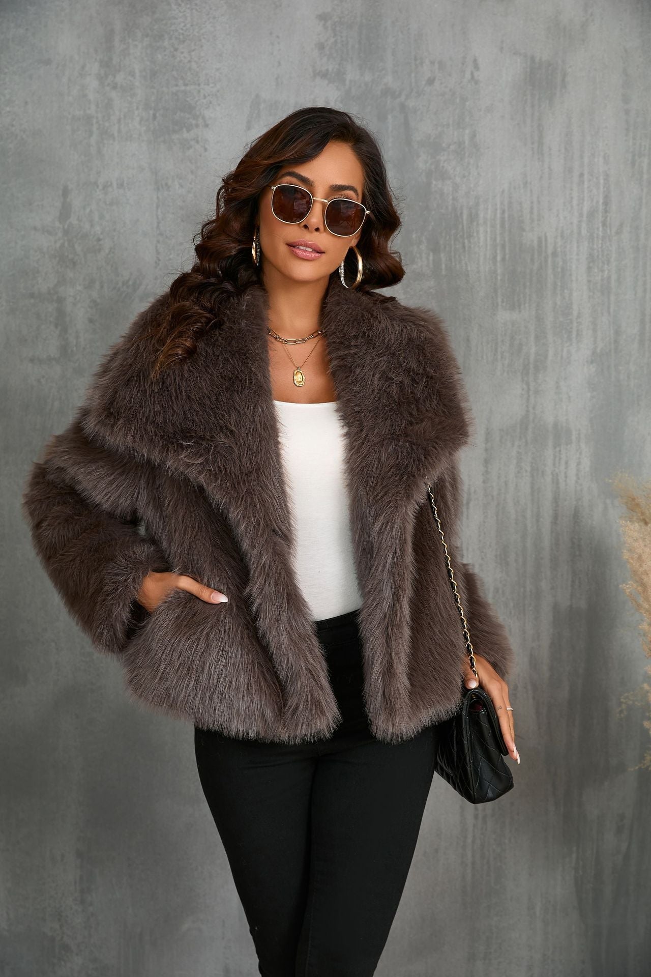 Leona - Veste en Fausse Fourrure Taupe Douillette pour Femmes