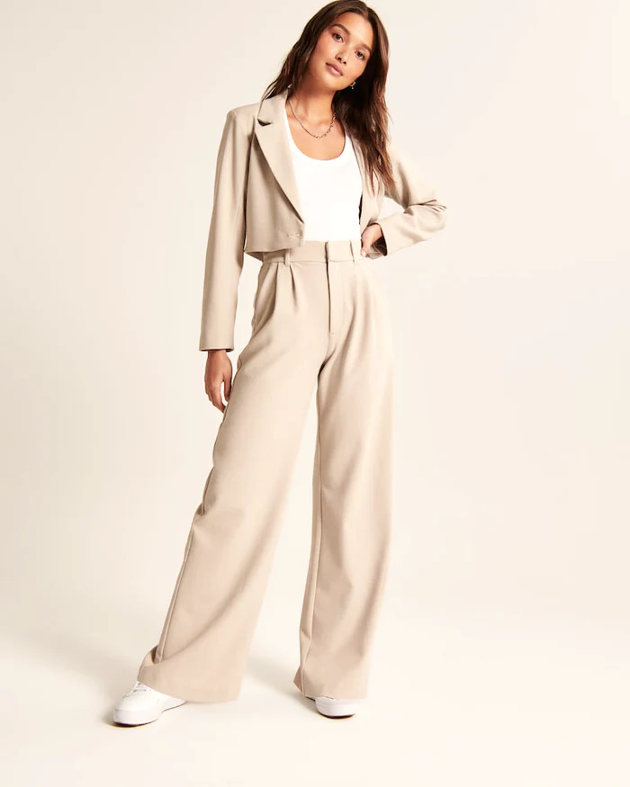 Pantalon tailleur évasé beige sophistiqué pour femmes