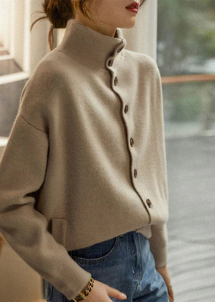 Femmes Beige Pull à Col Roulé avec Boutons