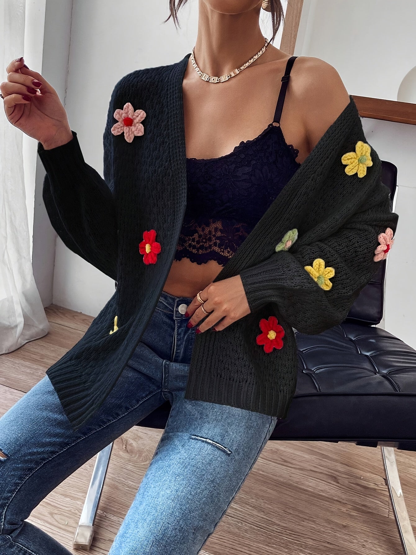 Hélvène | Cardigan en Laine Noire avec Broderie Florale 3D pour Femme, Élégant et Chaleureux