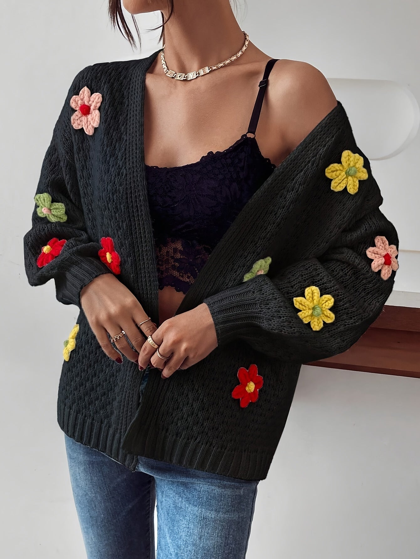 Hélvène | Cardigan en Laine Noire avec Broderie Florale 3D pour Femme, Élégant et Chaleureux