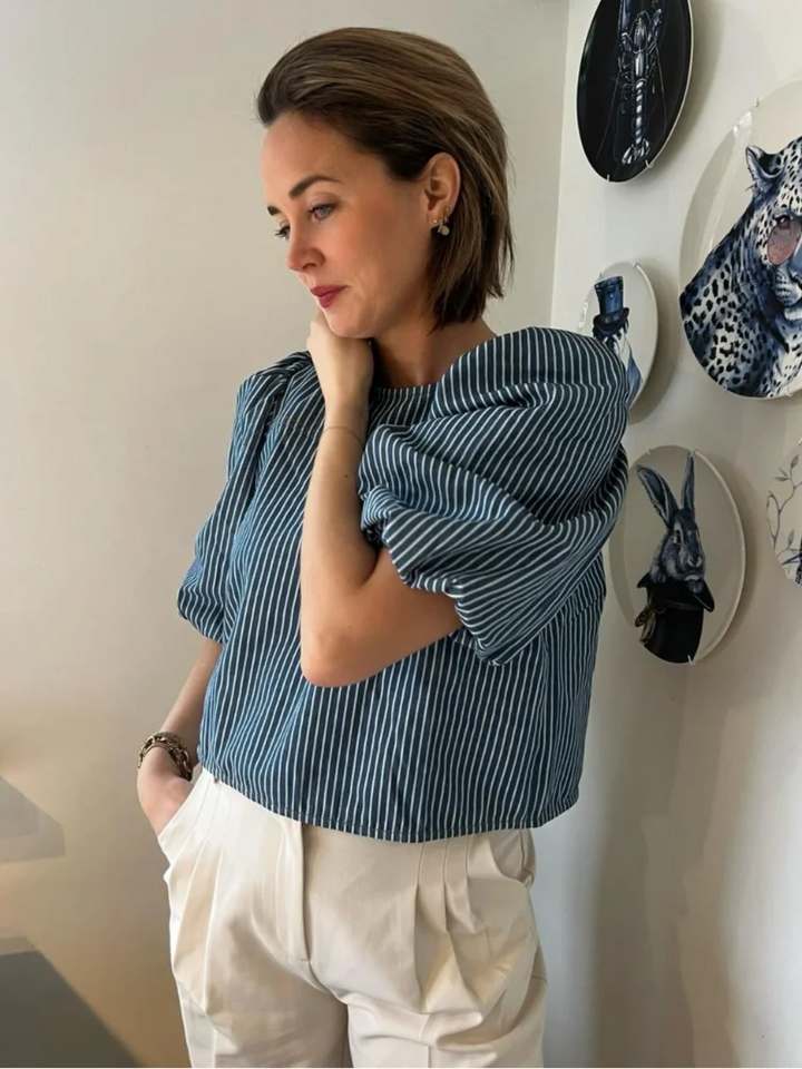 Horesa | Élégant Top Rayé Bleu avec Nœud pour un Style Chic